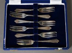 CASED SET OF SIX SILVER CAKE FORKS with pointed tops to the moulded handles, Birmingham 1976, 3ozt