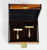 PAIR OF 9ct GOLD T BAR CUFFLINKS with heavy oblong matt finish tops, boxed, 10gms