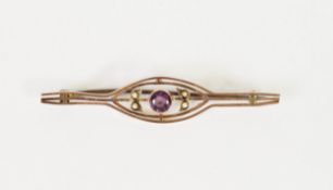 9ct GOLD OPENWORK BAR BROOCH, collet set with centre amethyst and flanked by two pairs of seed