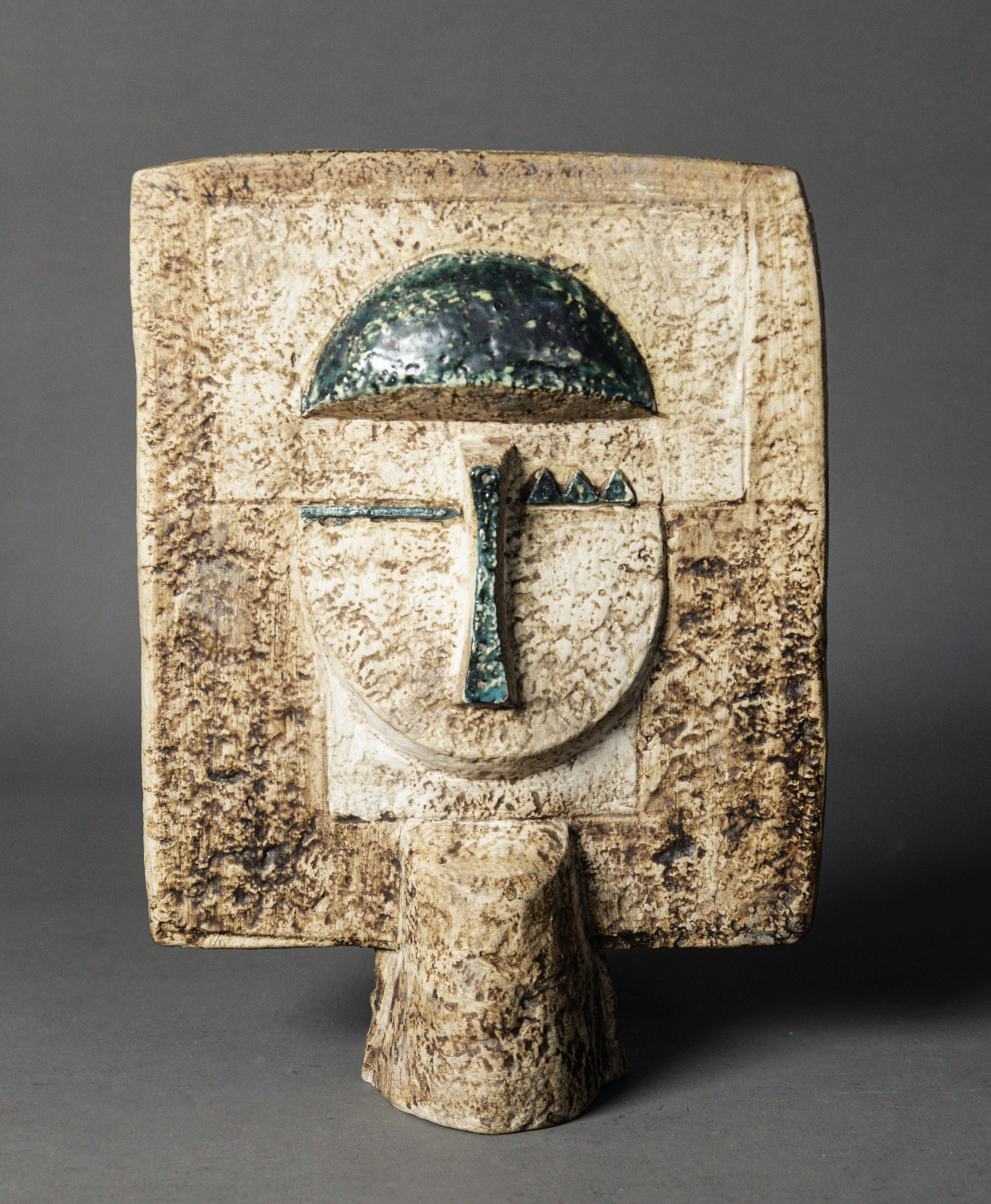 SIMONE KILBURN FOR TROIKA, (Newlyn 1975 - 1977), STUDIO POTTERY AZTEC STANDING MASK, double sided - Image 2 of 3