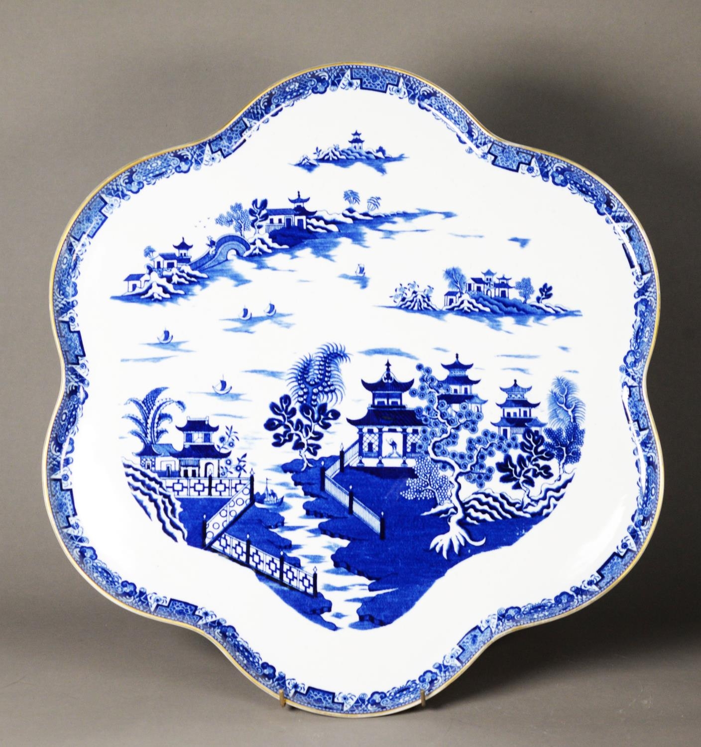 LATE VICTORIAN ROYAL WORCESTER PORCELAIN OCTAFOIL TRAY transfer printed in underglaze blue with