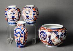 FOUR PIECES OF JAPANESE MEIJI PERIOD IMARI PORCELAIN, comprising: FOOTED BOWL, decorated with