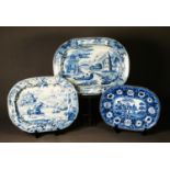 ASSOCIATED GROUP OF GEORGE III PERIOD CHINOISERIE MEAT PLATES, C.1800, the smallest with pagodas and