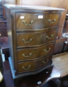 A MAHOGANY SERPENTINE FRONTED SMALL CHEST OF FOUR LONG DRAWERS