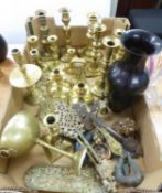 GROUP OF VINTAGE BRASS CANDLESTICKS, TOGETHER WITH DOOR FURNITURE, KEYS AND A BRONZE VASE (QUANTITY)