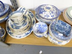 THREE ROYAL WORCESTER EARLY TWENTIETH CENTURY BLUE AND WHITE DRAGON PATTERN BREAKFAST CUPS AND
