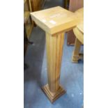 A HEAVY LIGHT OAK COLUMN PEDESTAL/JARDINIERE STAND