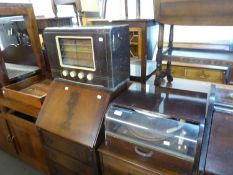 A HMV RADIOGRAM AND A PHILIPS TURNTABLE (2)