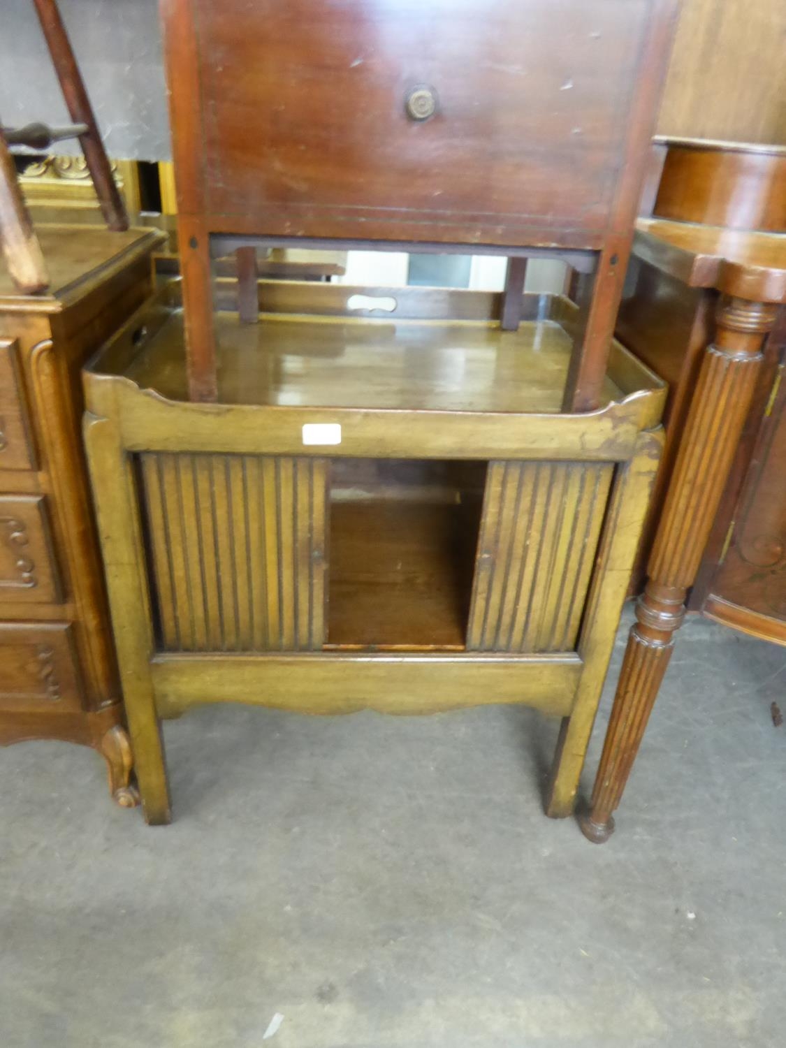 A GEORGE III MAHOGANY TRAY TOP COMMODE WITH TAMBOUR FRONT