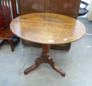 A MAHOGANY CIRCULAR SNAP-TOP TABLE, RAISED ON TRIPOD BASE 73cm HIGH x 81cm DIAMETER