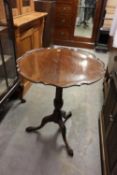 A TWENTIETH CENTURY REPRODUCTION GEORGIAN REVIVAL MAHOGANY TRIPOD TABLE, WITH PIE-CRUST MOULDED TOP,