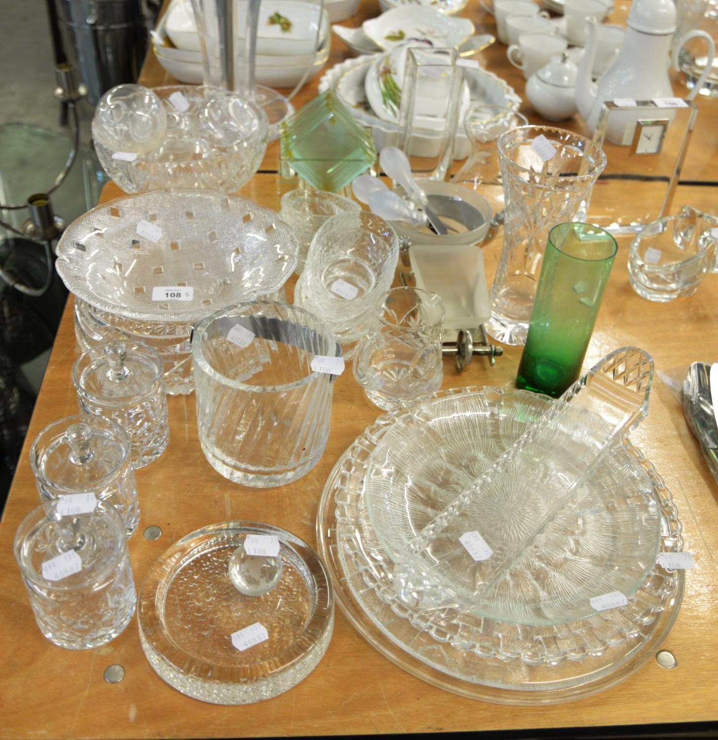 QUANTITY OF CUT GLASS WARES, TO INCLUDE 3 BOWLS; 3 PRESERVES JARS; ASHTRAY; ICE BUCKET; NUT