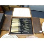 A CUTLERY CANTEEN WITH A DESSERT SERVICE OF 18 PIECES AND A CASED SET OF 6 PAIRS OF FISH EATERS