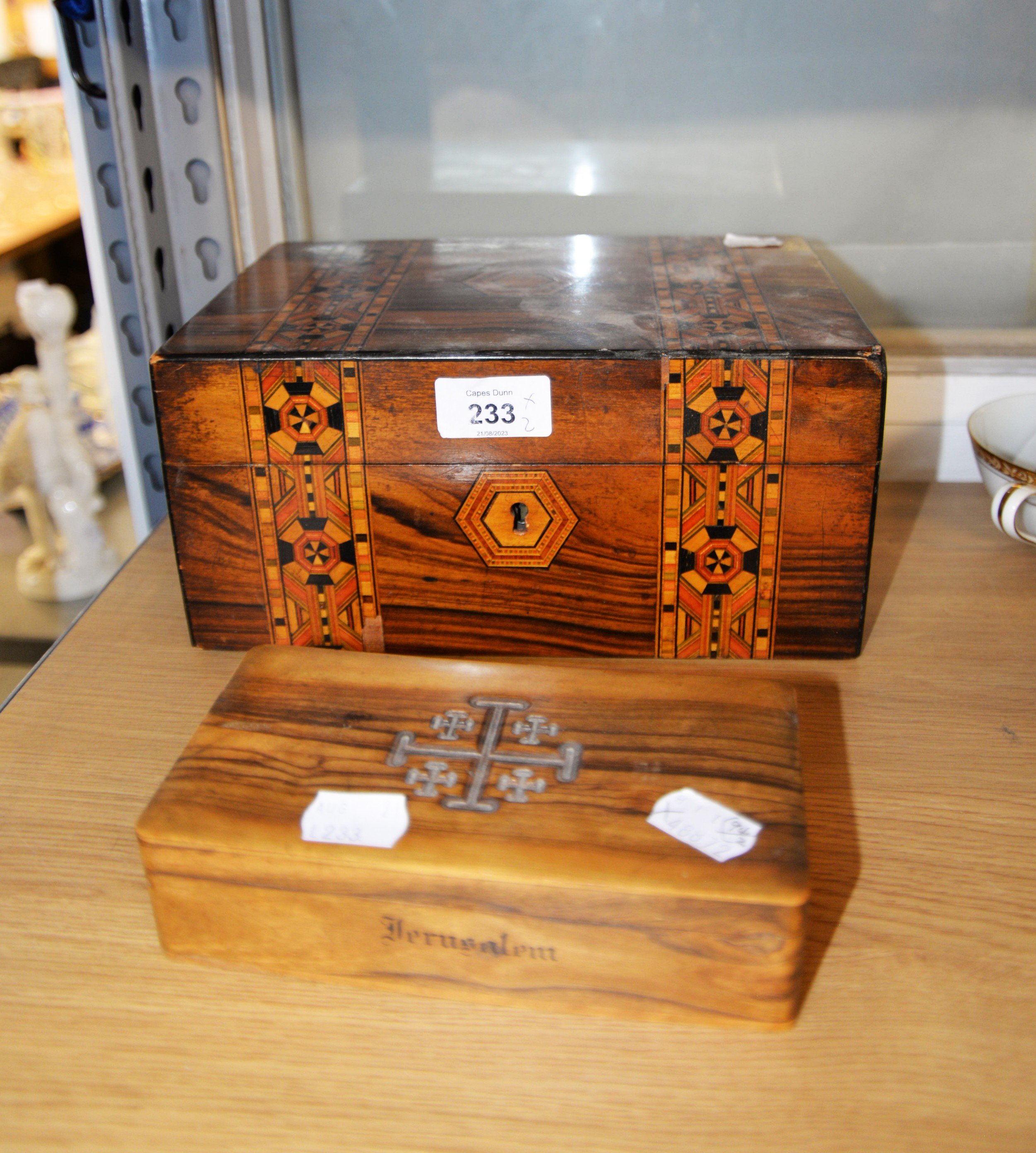 VICTORIAN WALNUT WORK BOX, WITH TUNBRIDGE BROAD BANDED INLAY, 10in (25.5cm) WIDE AND A JERUSALEM