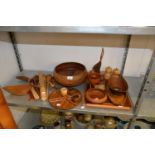 A SELECTION OF WOODEN ITEMS TO INCLUDE; BOWLS, SPOONS, TRAY, INLAID WITH CAT AND DECORATIVE ITEMS