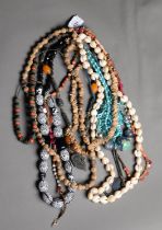 CONTINUOUS SINGLE STRAND NECKLACE, THE BEADS FORMED BY PAIRS OF SMALL SEA SHELLS AND NINE VARIOUS