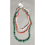 SINGLE STRAND NECKLACE OF GRADUATED CIRCULAR MALACHITE BEADS, 24in (61cm) LONG AND TWO CHIP CORAL