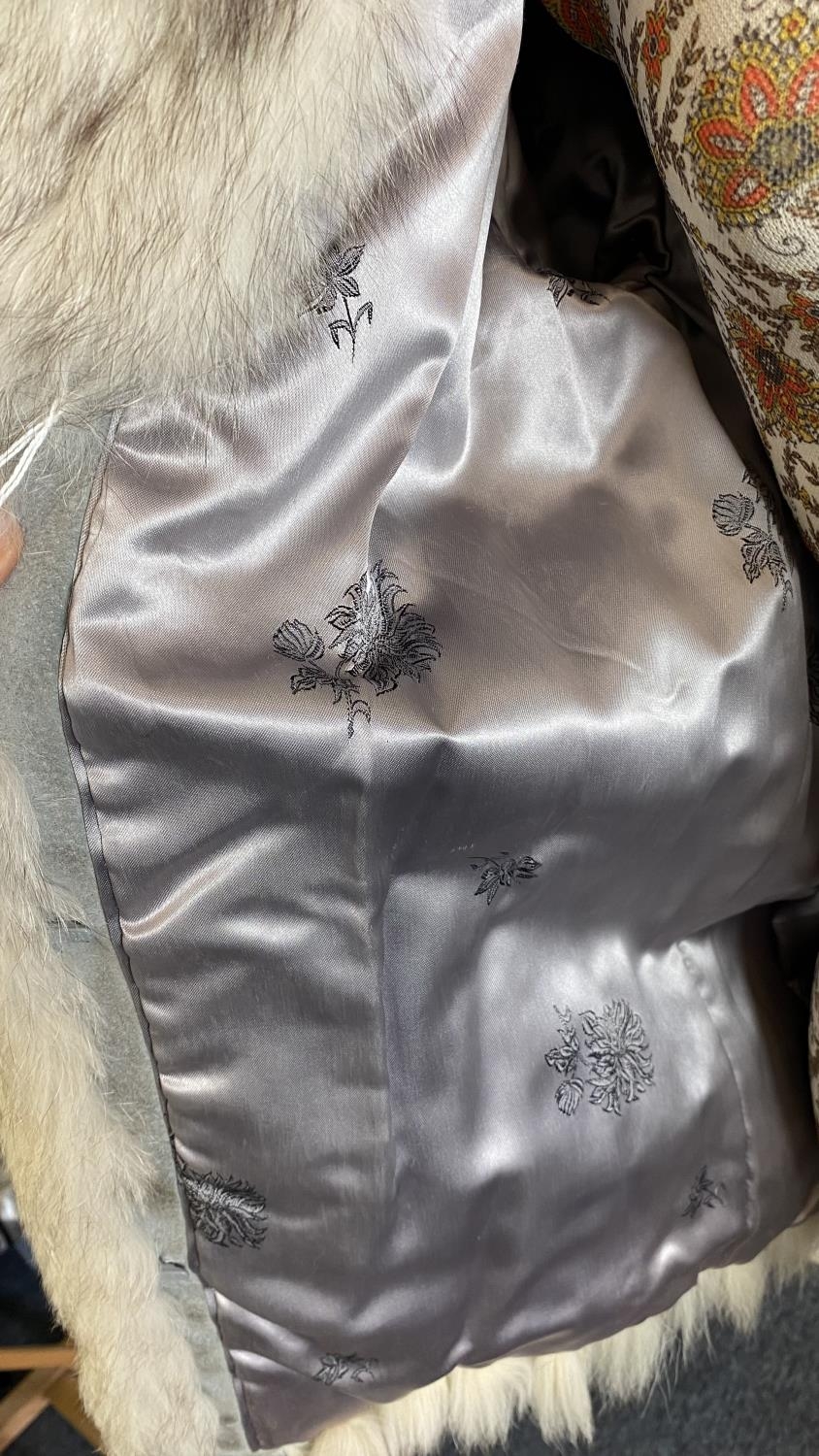 LADY'S SILVER FOX FUR THREE-QUARTER LENGTH JACKET, with short collar and single breasted hook - Image 2 of 2