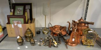 A SELECTION OF BRASS AND COPPER ITEMS TO INCLUDE; COPPER FIRE COMPANION, COPPER KETTLE AND CRUMB