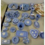 A SELECTION OF WEDGWOOD ITEMS TO INCLUDES; MINIATURE TEA SET, LIGHTER, TRINKETS BOXES, VASES,