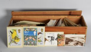QUANTITY OF MAINLY MID TO LATE TWENTIETH CENTURY POSTCARDS, ROYAL MAIL, SEASIDE, etc, contents of