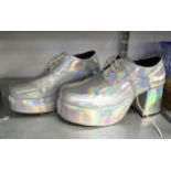 1 PAIR OF 1970's/80's PEARLESCENT PLATFORM SHOES SIZE 44 (SIZE 10)