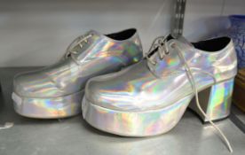 1 PAIR OF 1970's/80's PEARLESCENT PLATFORM SHOES SIZE 44 (SIZE 10)