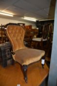 VICTORIAN MAHOGANY CARVED SPOON BACK CHAIR, BUTTONED BACK, GOLD VELVET