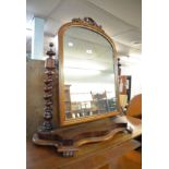 AN ANTIQUE MAHOGANY FRAMED DRESSING TABLE MIRROR ON STAND, HAVING BARLEY TWIST SIDE COLUMNS AND