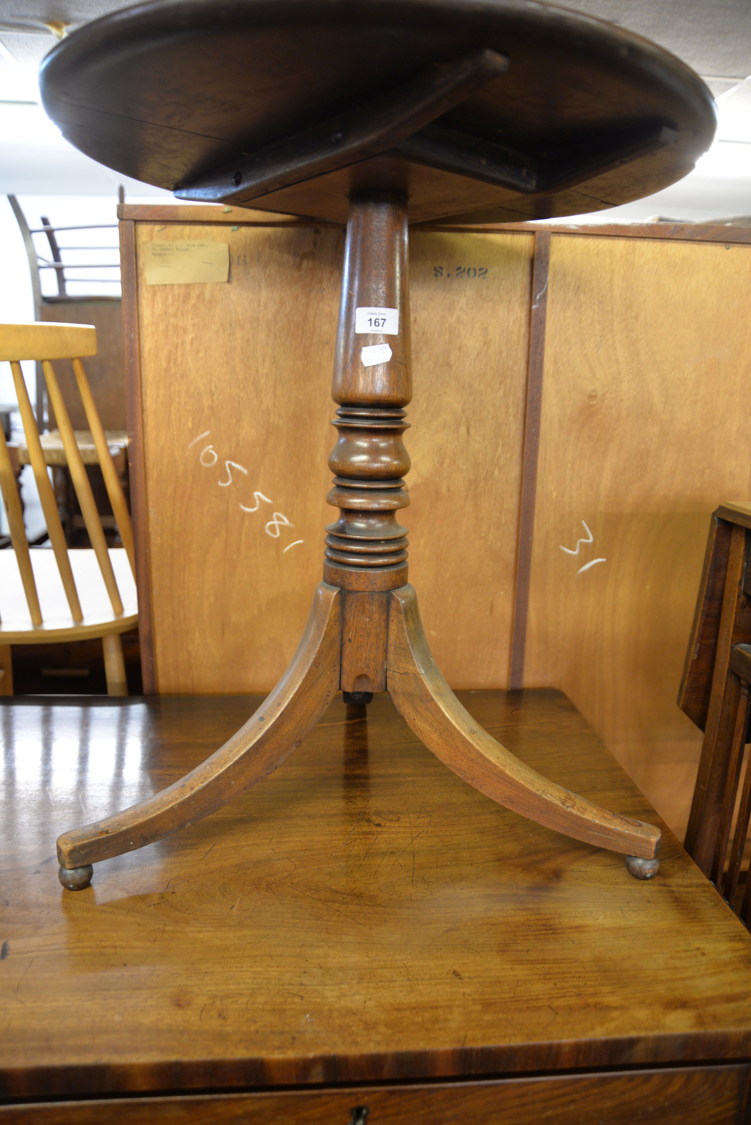 AN ANTIQUE MAHOGANY CIRCULAR TRIPOD TABLE, 1’10” DIAMETER (AS FOUND)