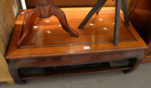A CHINESE DARKWOOD LOW RECTANGULAR COFFEE TABLE, HAVING INLAID DECORATION, WITH UNDERSHELF (110cm