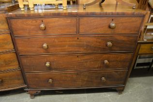 AN EARLY 20TH CENTURY MAHOGANY CHEST WITH TWO SHORT AND THREE LONG DRAWERS, WITH WOOD KNOB