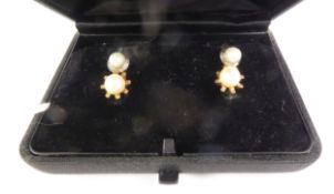 ART DECO PAIR OF CULTURED PEARL EARRINGS, cultured pearls to faceted frames, with hook fittings, 7mm