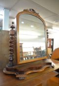 AN ANTIQUE MAHOGANY FRAMED DRESSING TABLE MIRROR ON STAND, HAVING BARLEY TWIST SIDE COLUMNS AND
