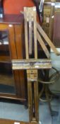 A LARGE VINTAGE WINDSOR AND NEWTON STYLE ARTIST EASEL, 5'2" (160cm) high