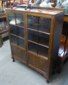 GEORGE V SAPELE MAHOGANY BOOKCASE CABINET, WITH PART GLAZED AND PART PANEL DOORS ON CABRIOLE FEET,