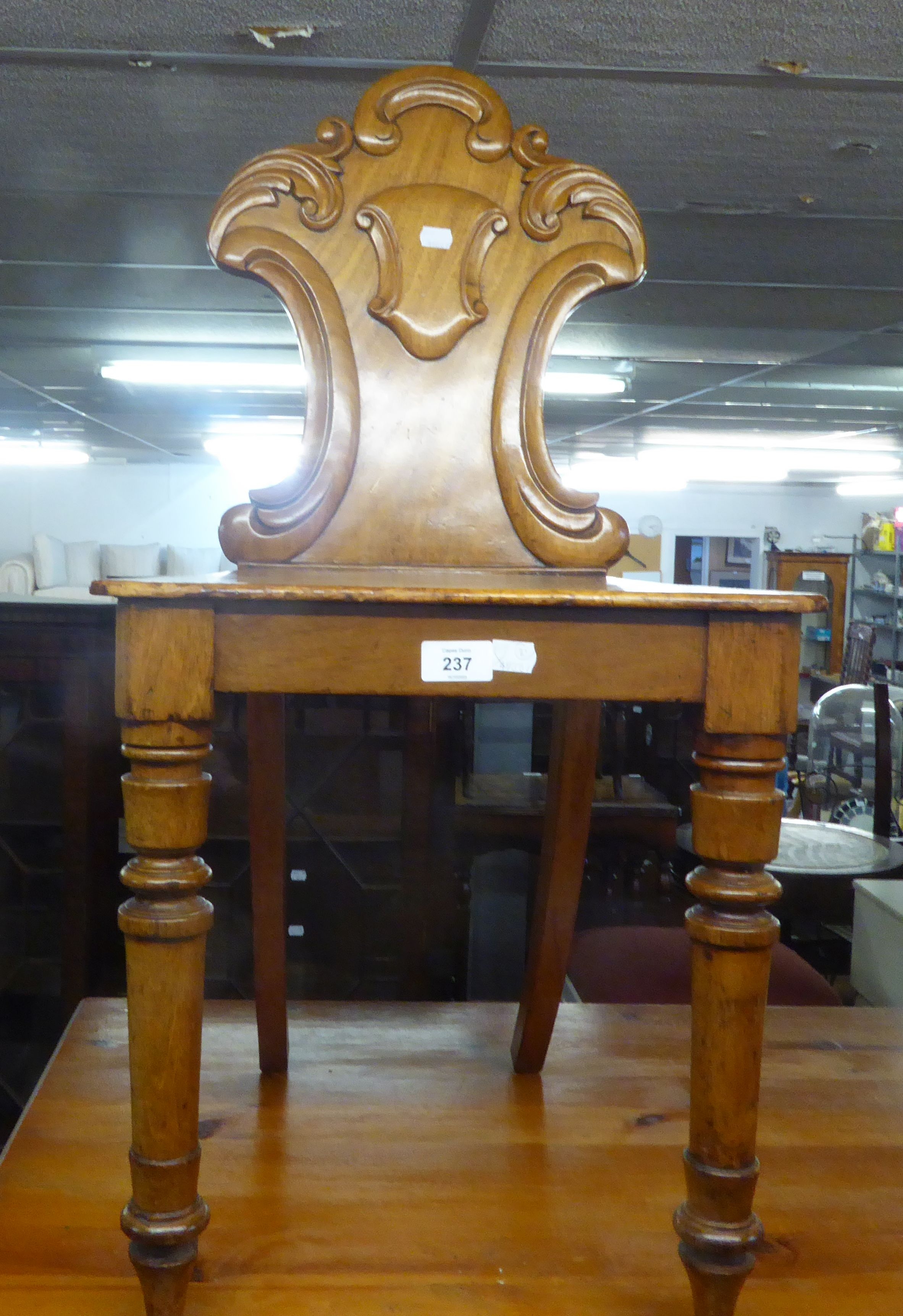 TWENTIETH CENTURY OAK HALL CHAIR, SHIELD SHAPED BACK OVER SOLID SEAT