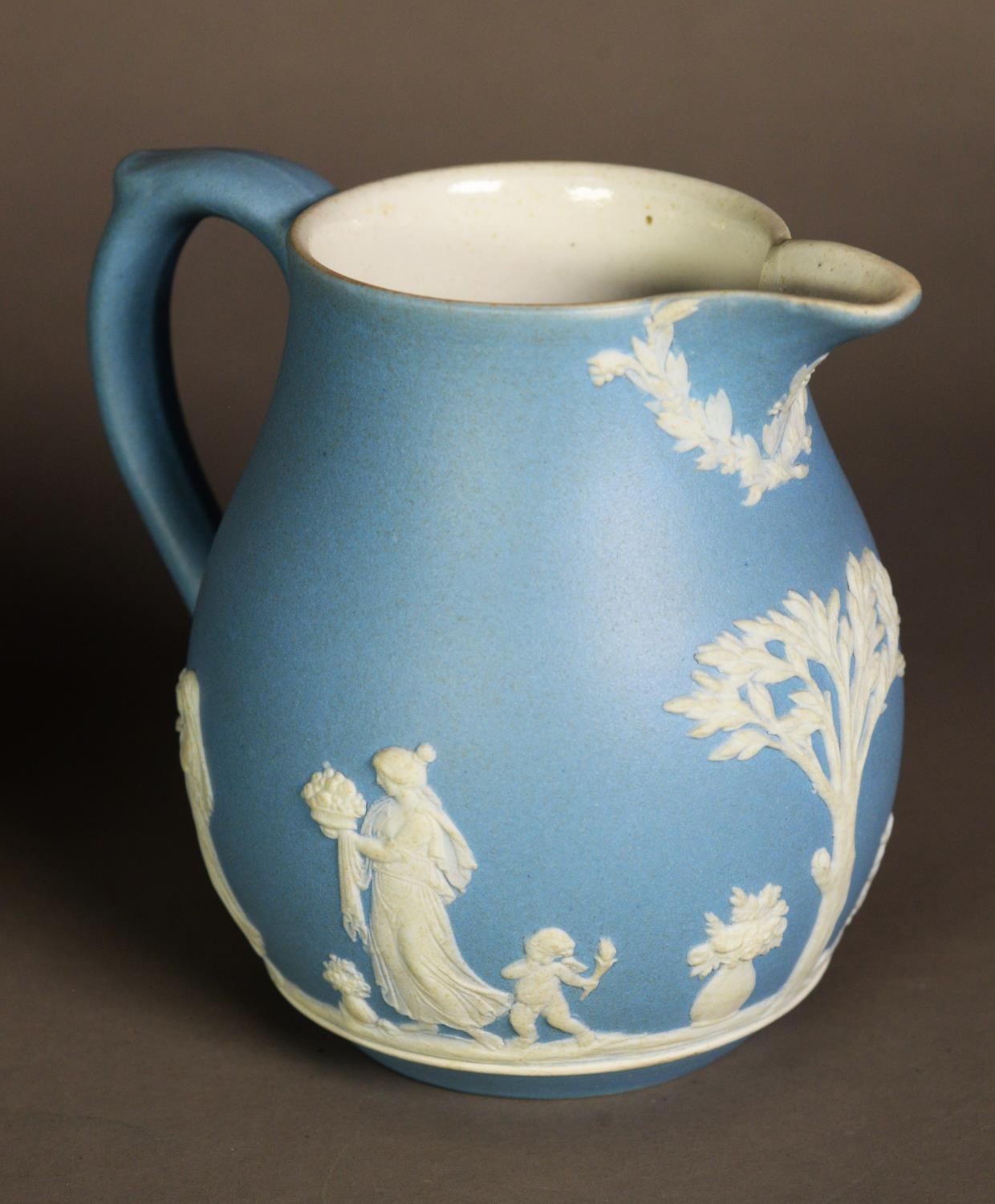 FOUR PIECES OF WEDGWOOD BLUE JASPERWARE, comprising, a DARK BLUE DIPPED CIRCULAR SMALL BOX AND - Image 4 of 5