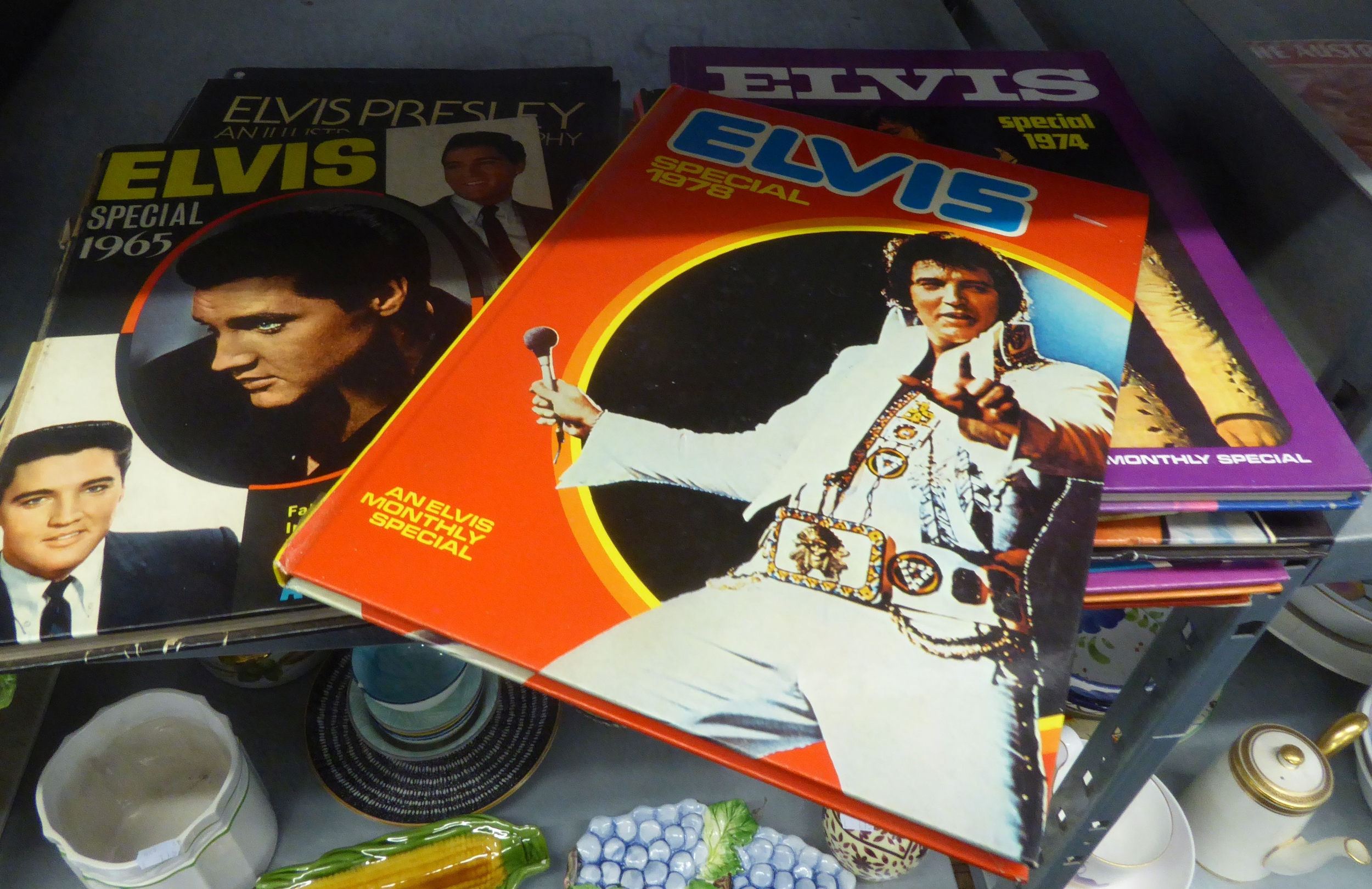 FIFTEEN BOOKS AND MAGAZINES, ALL RELATING TO 'ELVIS PRESLEY'