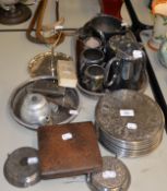 A SMALL QUANTITY OF ELECTROPLATE VARIOUS TO INCLUDE; 8 LARGE PLACE MATS, 17 COASTERS, IN HOLDERS;