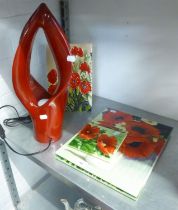 FOUR MOORCROFT STYLE 'POPPY PATTERN' RECTANGULAR WALL PLAQUES PLUS A 'NEXT' MODERNIST TABLE LAMP (5)