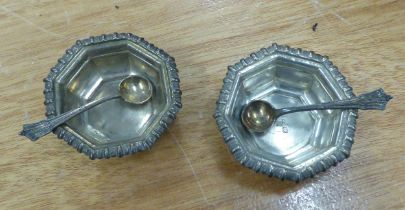 A PAIR OF VICTORIAN SILVER SMALL SALT RECEIVERS, OCTAGONAL WITH EGG AND DART BORDERS, CHESTER 1898