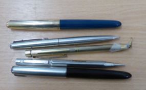 TWO PARKER FOUNTAIN PENS; PARKER BALLPOINT PEN AND AN ‘EVERSHARP’ PROPELLING PENCIL AND A GOLD