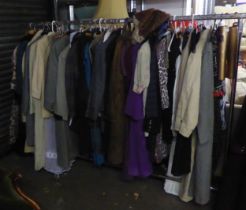 A GOOD SELECTION OF VINTAGE CLOTHING AND COATS, TO INCLUDE; A BLACK COCKTAIL DRESS, A STYLISH WOOL