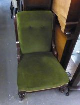 A LADIES VICTORIAN FIRESIDE CHAIR, UPHOLSTERED IN GREEN VELVET