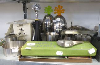 A PAIR OF ALESSI PINEAPPLE SHAPED CANISTERS, AN ALESSI CORKSCREW, VARIOUS ITEMS OF STELTON STAINLESS