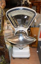 A SET OF AVERY MID-CENTURY GROCERS SCALES