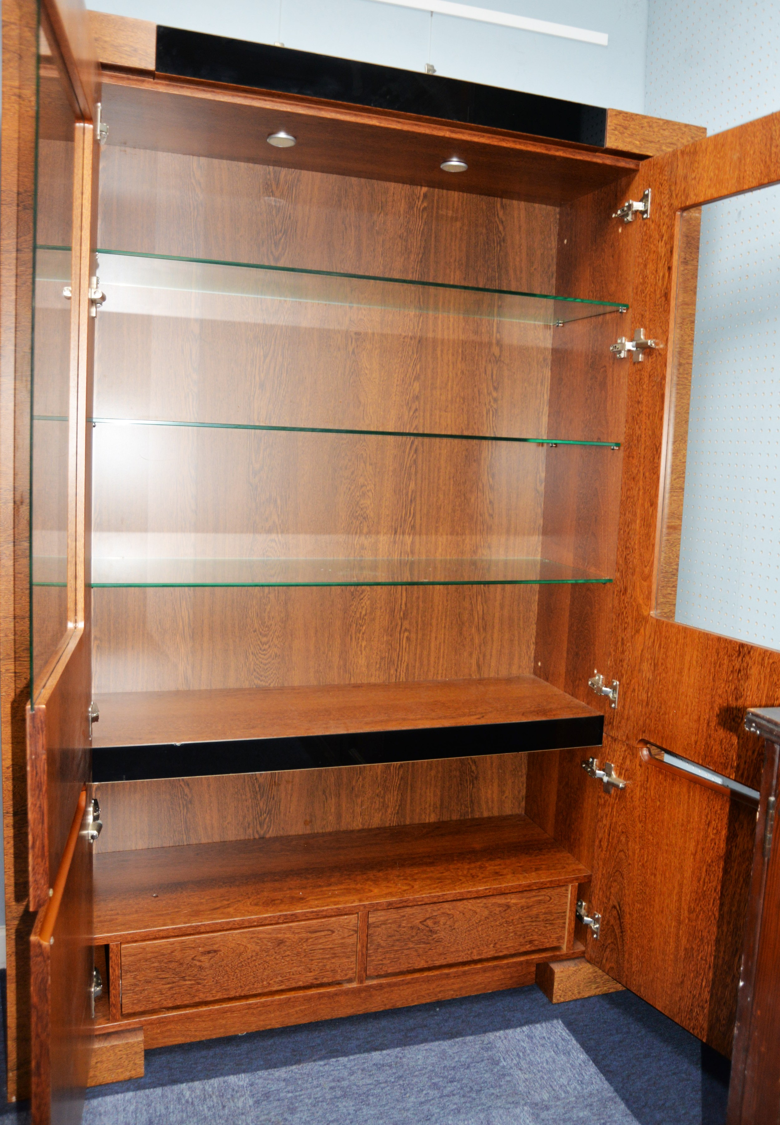 MODERN DISPLAY CABINET, with a pair of glazed cupboard doors enclosing three shelves, set above a - Image 2 of 4