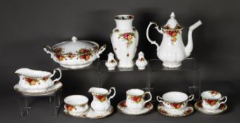 ROYAL ALBERT OLD COUNTRY ROSES ENGLISH BONE CHINA EXTENSIVE DINNER AND TEA SERVICE OF 119 pieces,