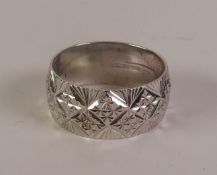 9CT WHITE GOLD BAND RING, with bright-cut decoration, Sheffield 1992, ring size L, 4.7g